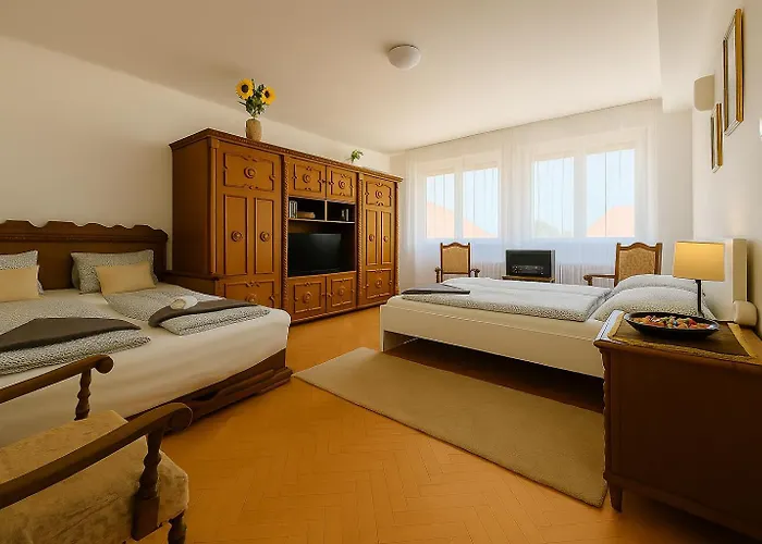 Margaret Apartment On Buda Site Near Margaret Island With Aircon